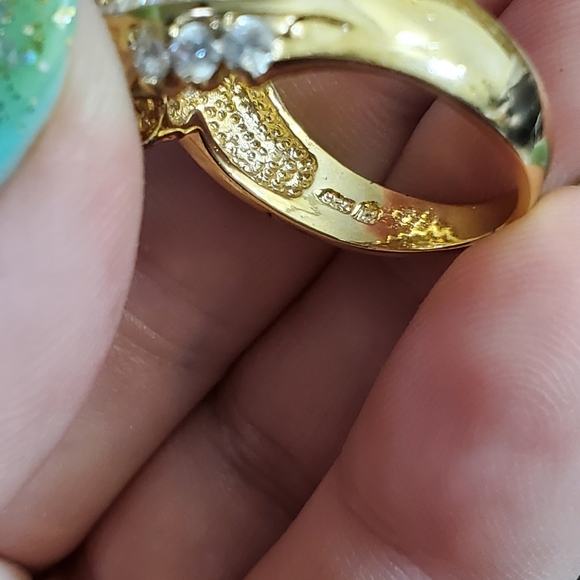 Large CZ ring size 9. In like new condition. Set in solid sterling silver with a - Picture 6 of 9